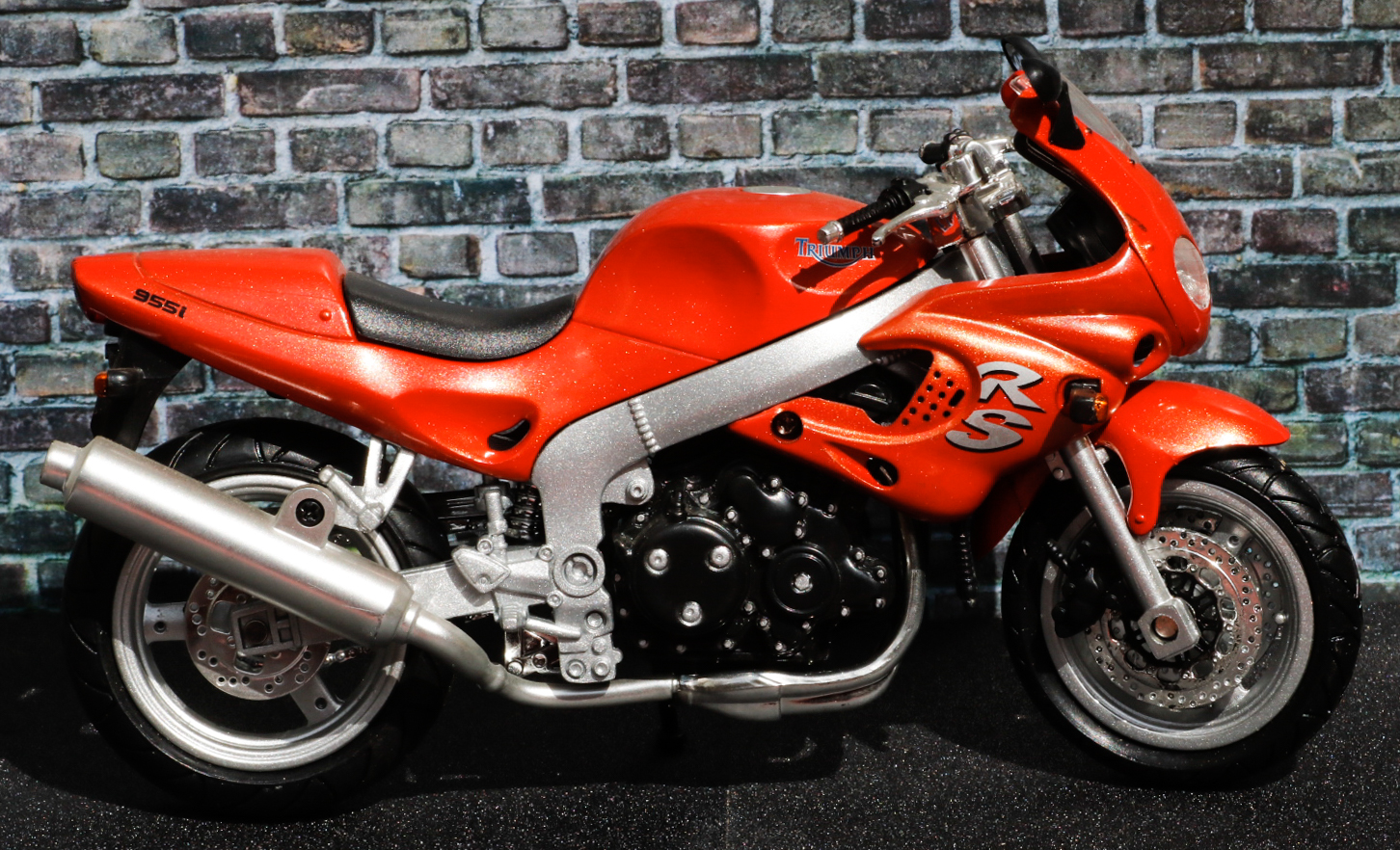 New Ray 1-12 Triumph Sprint RS 955i